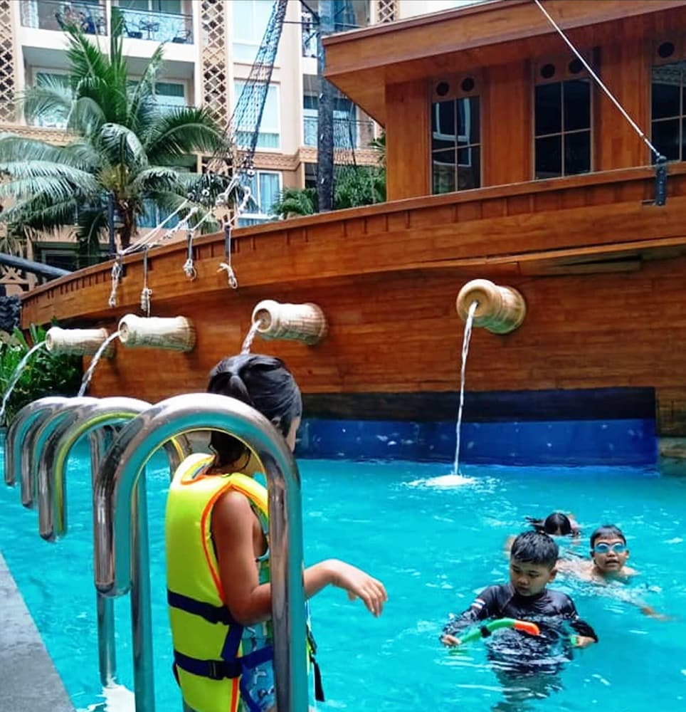 Deluxe Condo, 1 Bedroom, Pool Access, Poolside photo 2