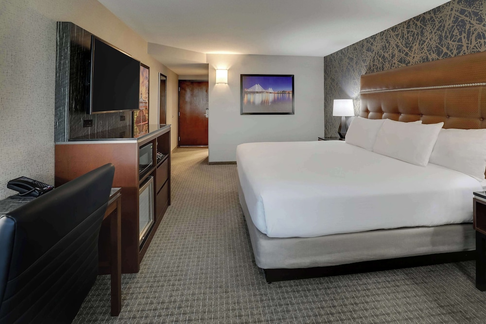 Deluxe Room, 1 King Bed, Refrigerator & Microwave (Upper Floor)