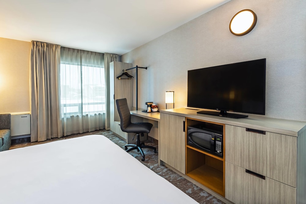 Room, 1 King Bed, Non Smoking - Photo 2