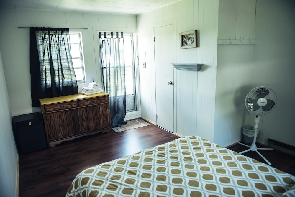 Standard Room, 1 Queen Bed photo 1