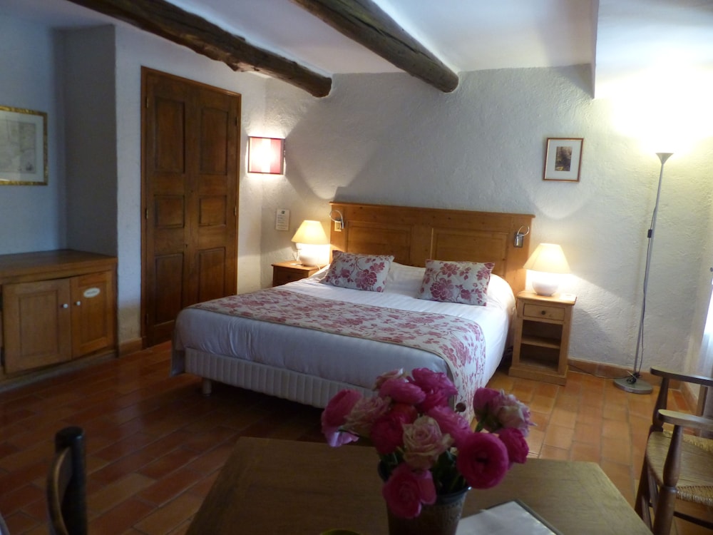 Standard Double Room (Medium) photo 3