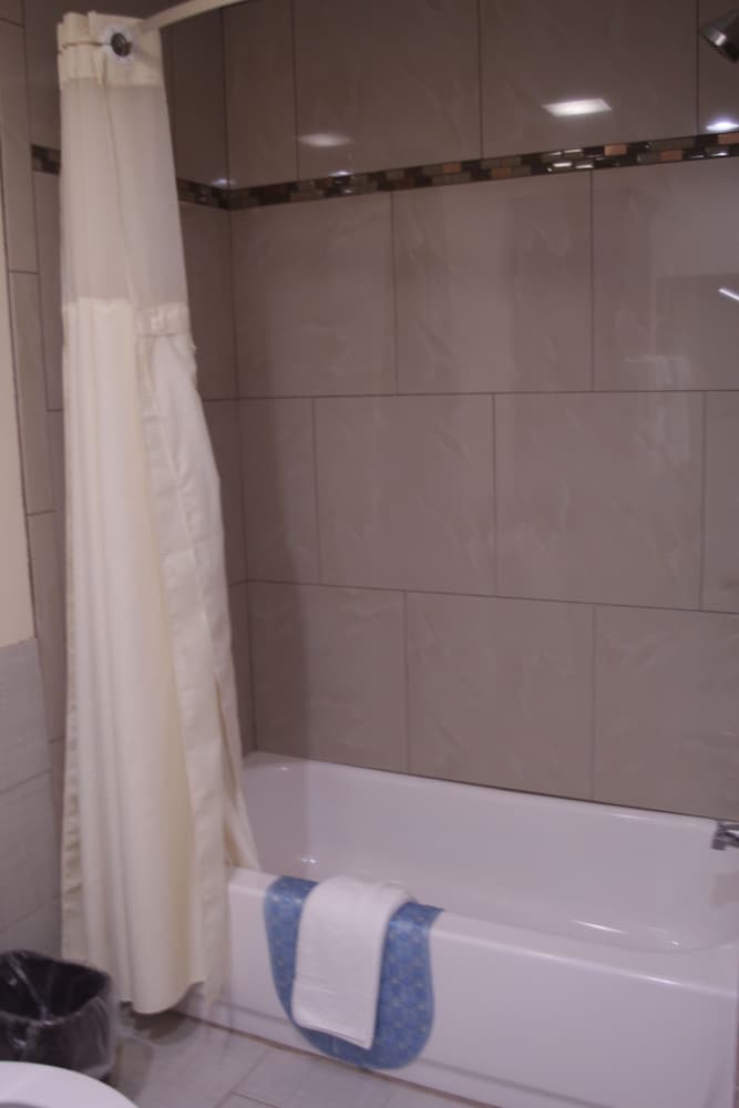 Suite, 2 Queen Beds, Non Smoking (Pet Free) - Photo 7
