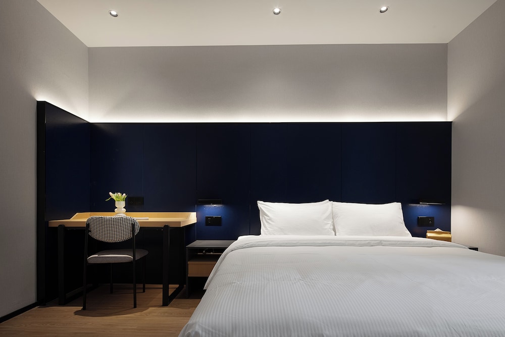 Basic Double Room, City View photo 3