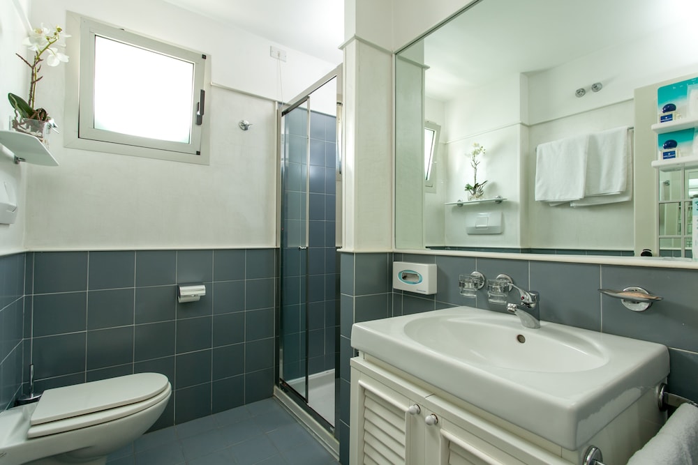 Standard Double or Twin Room - Photo 3