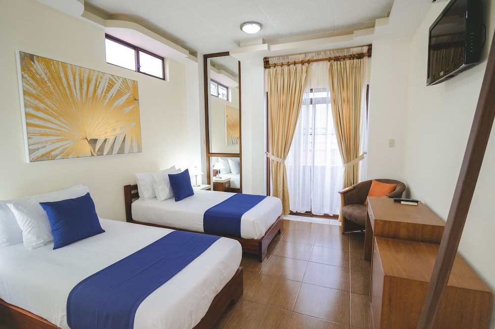 Deluxe Room, 1 Bedroom, Bathtub, Tower photo 2
