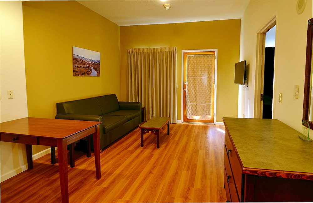 Suite - Photo 6