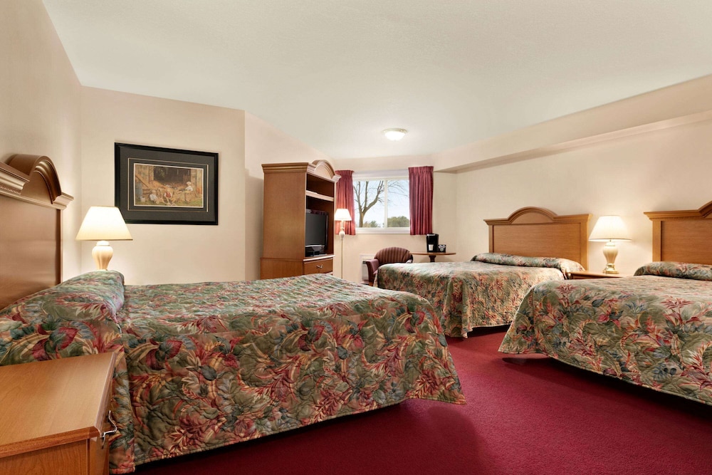 Room, Multiple Beds, Non Smoking, Pool Access
