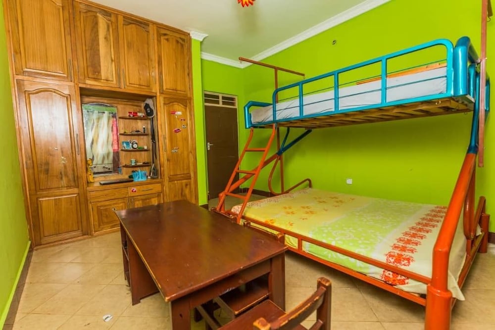 Shared Dormitory, Shared Bathroom