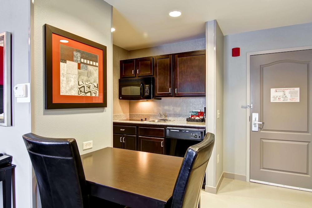 1 King 1 Bedroom Suite (Accessible) - Photo 3