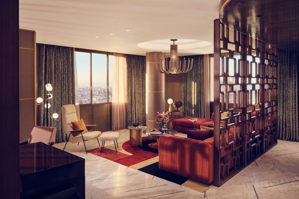 Signature Suite - Photo 3