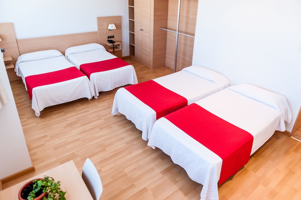 Quadruple Room - Photo 1