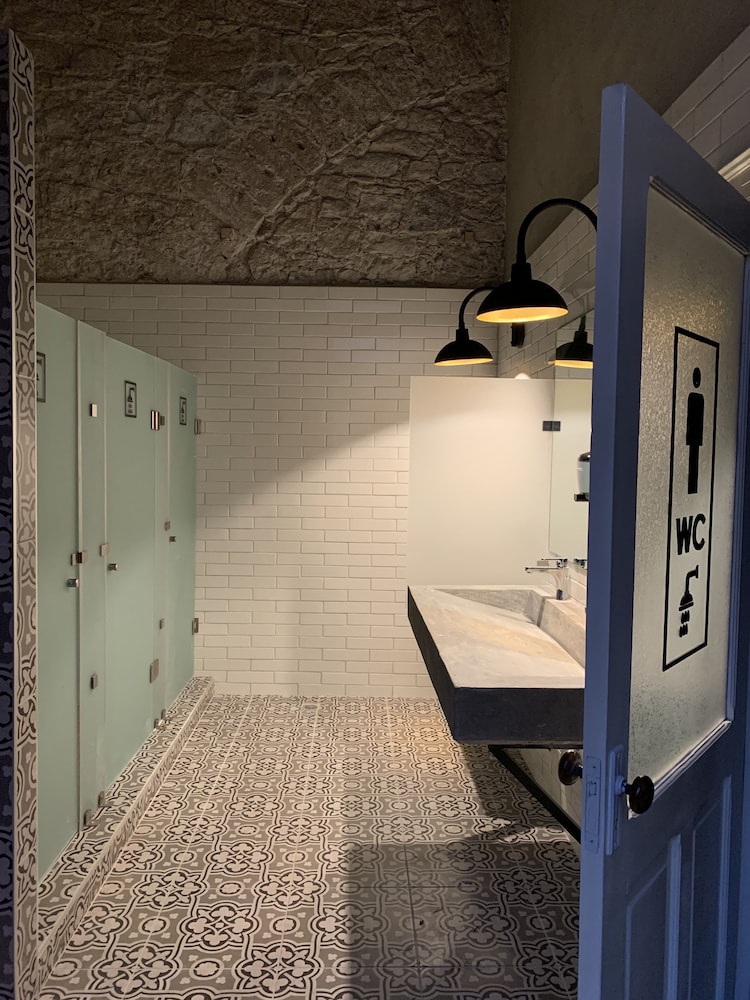 Comfort Shared Dormitory, Men Only, Shared Bathroom photo 3