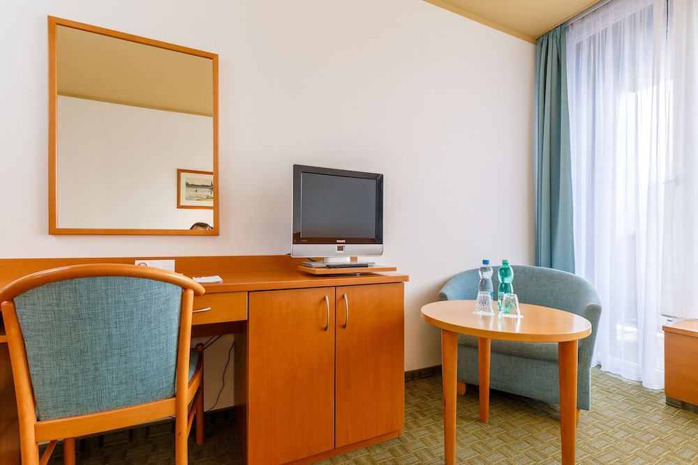 Double or Twin Room - Photo 3
