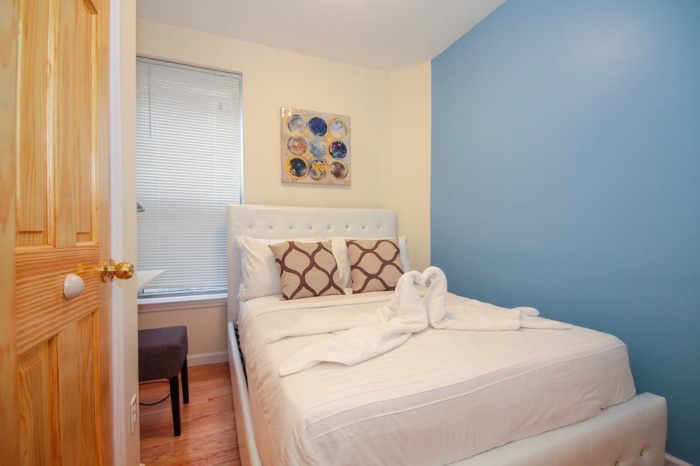 City Apartment, 4 Bedrooms photo 2