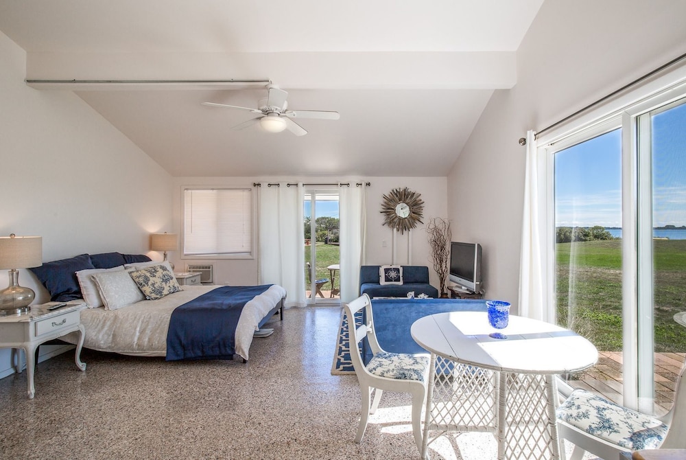 Standard Studio, 2 Queen Beds, Harbor View photo 1