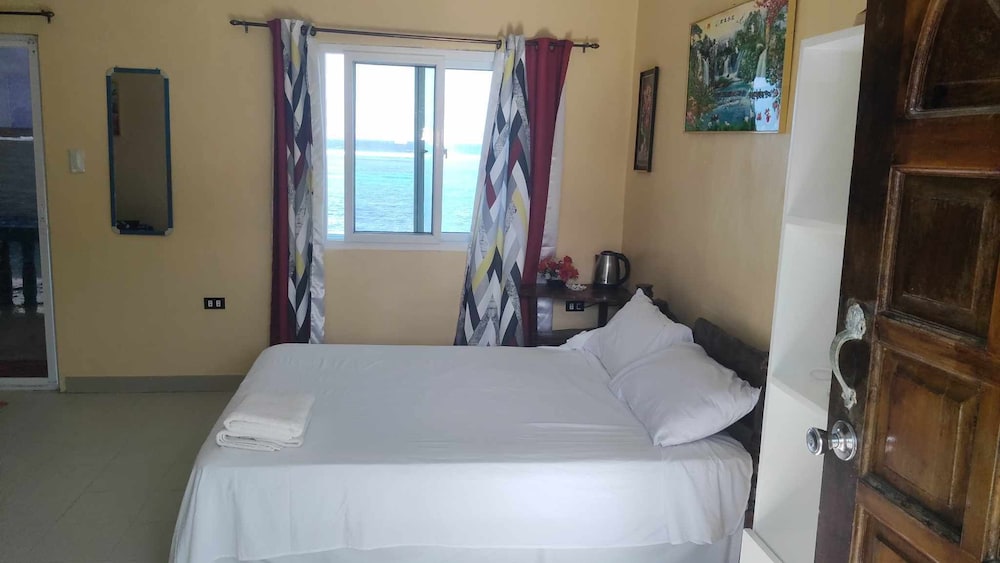 Deluxe Room, Beach View photo 1
