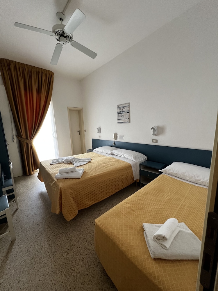 Standard Triple Room - Photo 5