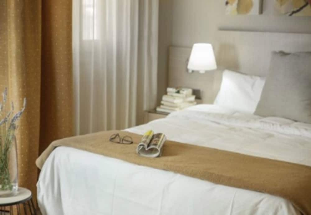 Double or Twin Room photo 3