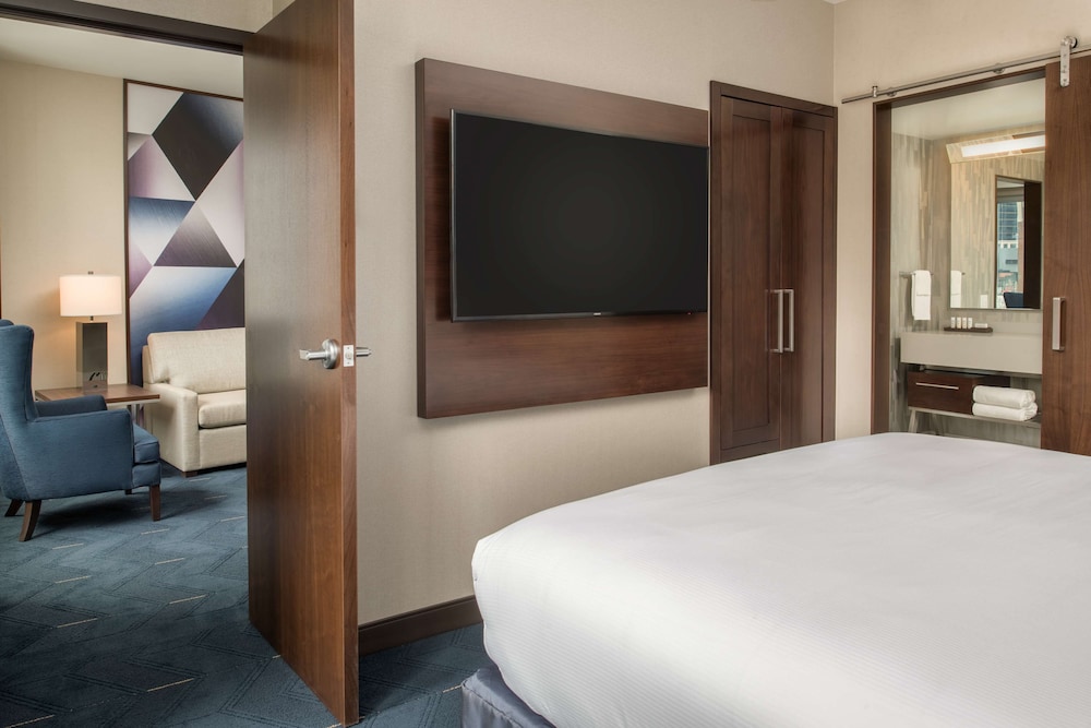 Suite (2 Room, 2 Queen Beds and 1 Sofabed)
