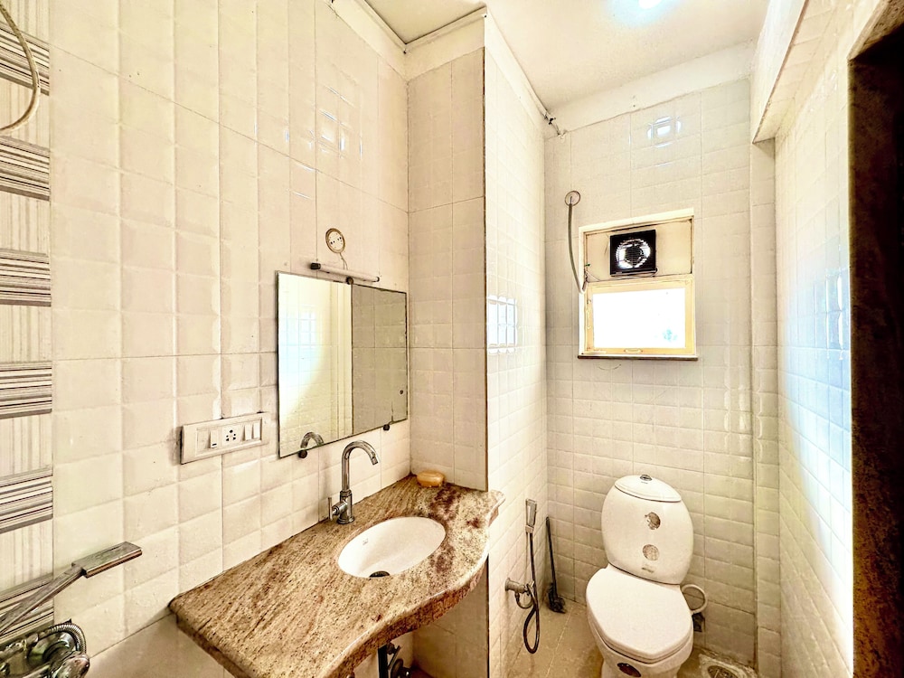 Superior Double Room, 1 King Bed, Air conditioning, Partial Ocean View