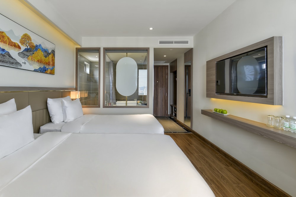 Superior Room, 1 Queen Bed photo 2