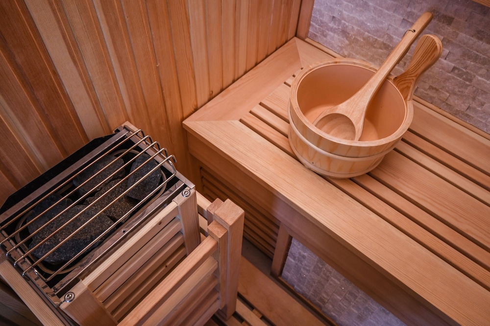 Wellness Room, Jetted Tub, Lake View (Sauna) - Photo 9