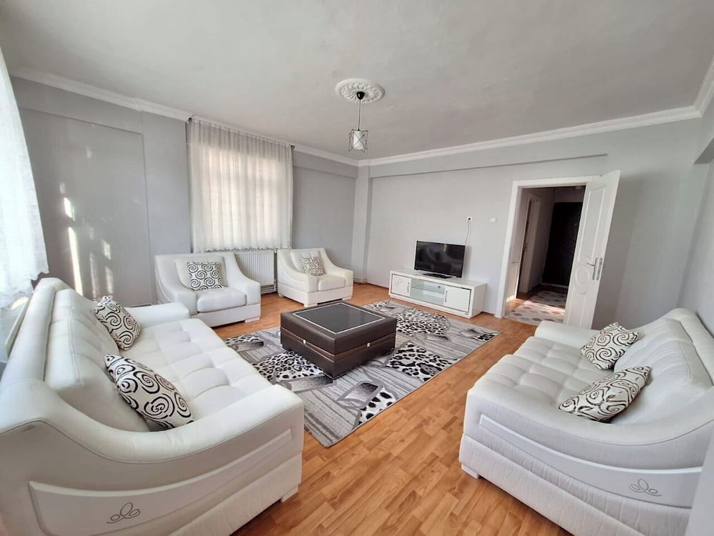 Luxury House photo 1