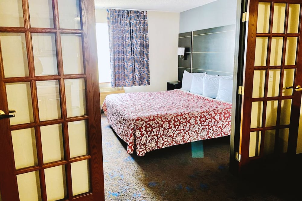 1 King Suite With Living Room Non-Smoking photo 3