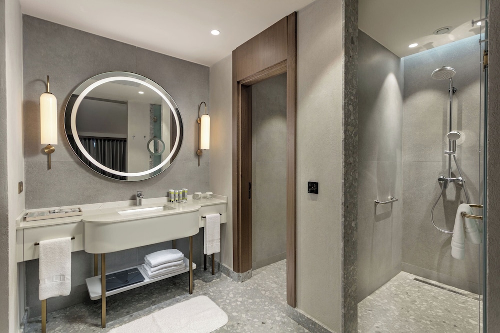 Family Roof Suite with Jacuzzi photo 3