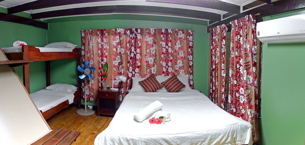 Family Double Room, Private Bathroom, Garden View photo 1