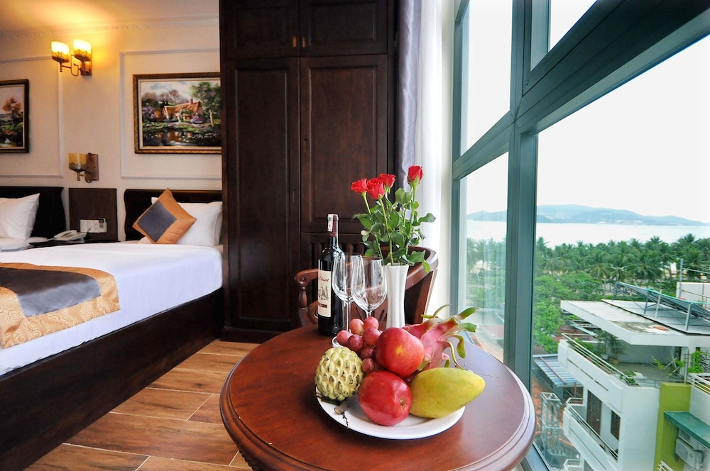 Deluxe Triple Room, City View - Photo 4