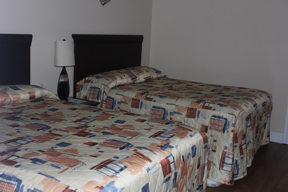 Revere Executive Suite 4 (One Bedroom Suite) photo 1