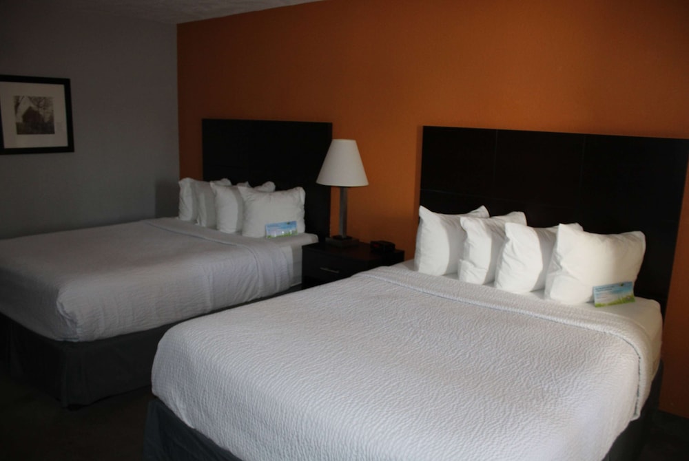 Standard Room, 2 Queen Beds, Non Smoking - Photo 2