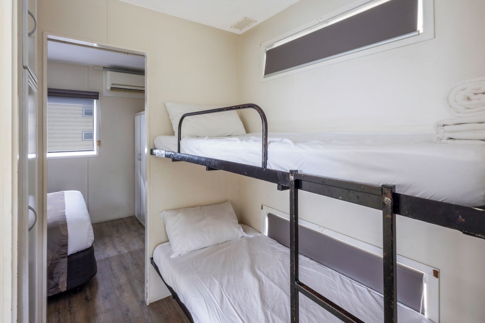 Basic Cabin - Sleeps 3 - Dog Friendly photo 1