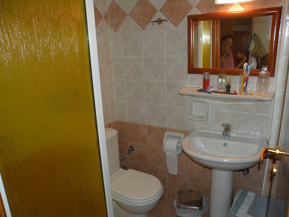 Triple Room (Village View, Upper Floor) - Photo 4