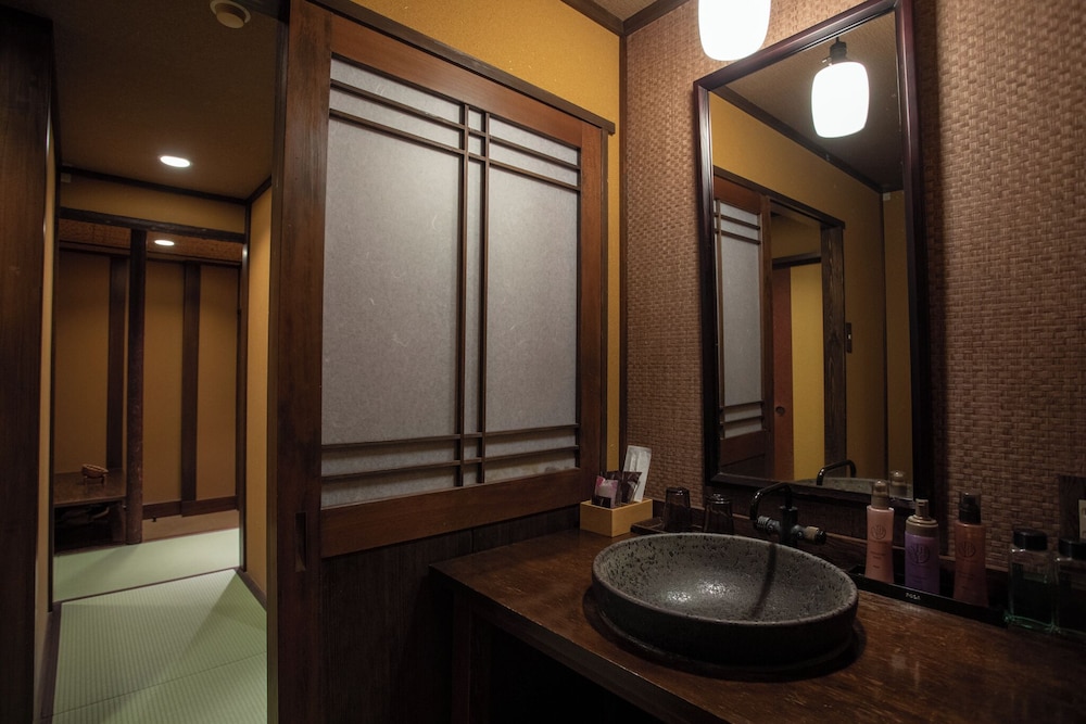 Traditional Suite, Non Smoking, Partial Ocean View - Photo 2