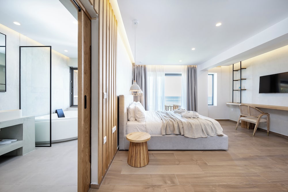 Grand Suite, 2 Bedrooms, Jetted Tub, Sea View photo 1
