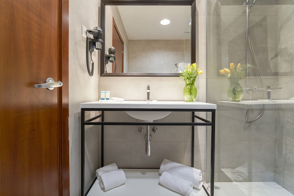 Double or Twin Room - Photo 19