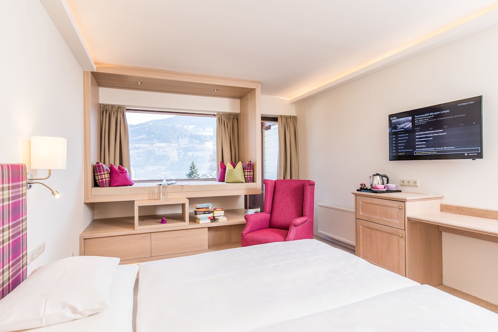 Double Room, 1 King Bed, Lakeside photo 1