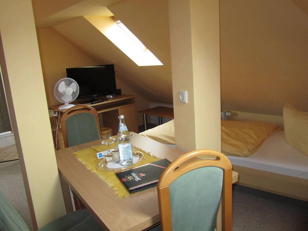 Standard Triple Room, City View photo 1