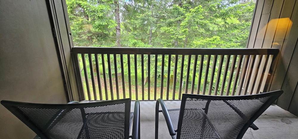 Premium Suite, 1 Bedroom, Kitchen, Garden View (King Suite) photo 3