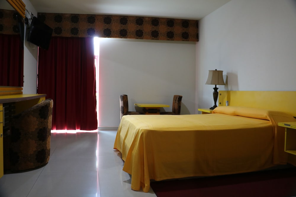 Basic Room, 1 Double Bed, Non Smoking photo 2