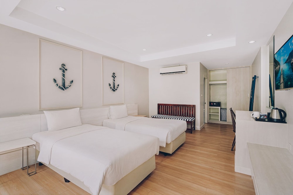 Grand Deluxe Twin Room photo 2