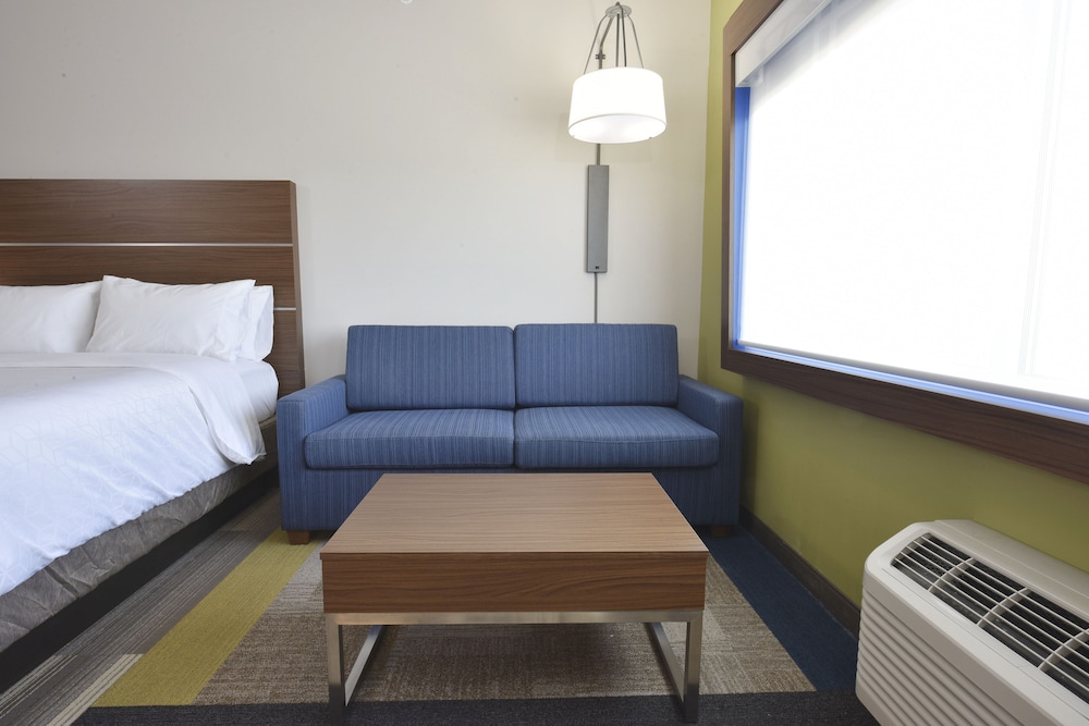 Queen Room with Two Queen Beds - Mobility Access Tub/Non-Smoking