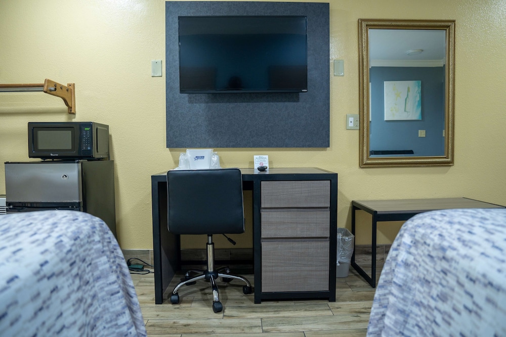 Room, 2 Queen Beds, Accessible, Non Smoking - Photo 4