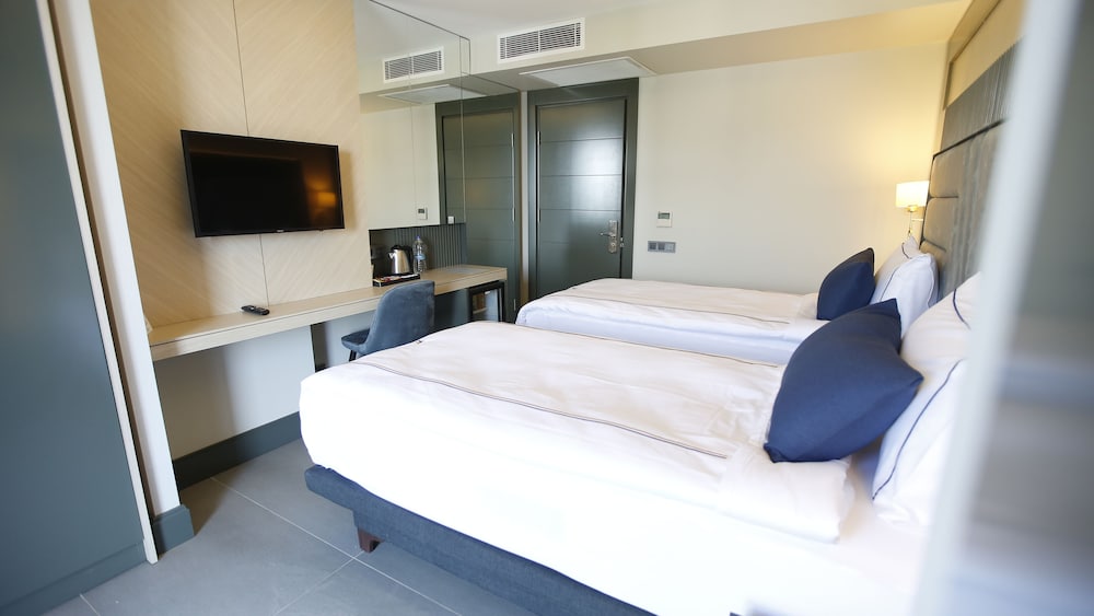 Standard Room, Multiple Beds, City View