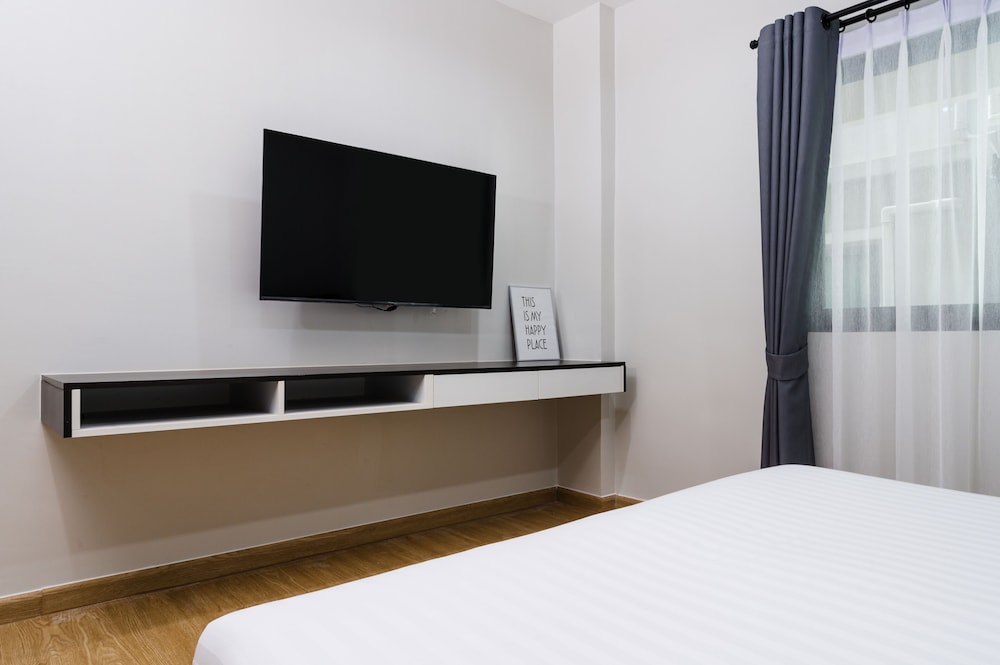 Deluxe Studio Suite, 1 King Bed photo 3