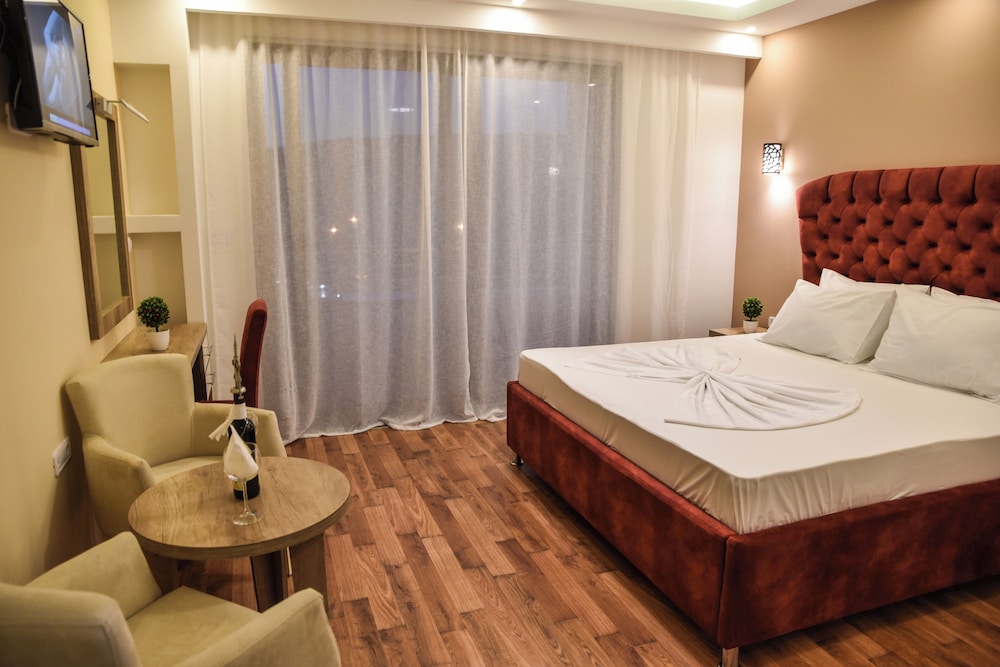 Deluxe Double or Twin Room, Lanai, City View