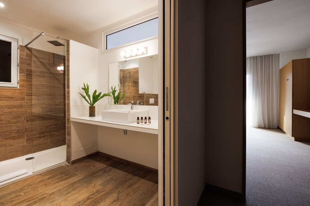 Premium Twin Room photo 2