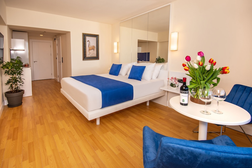 Superior Double Room, Sea View - Photo 3